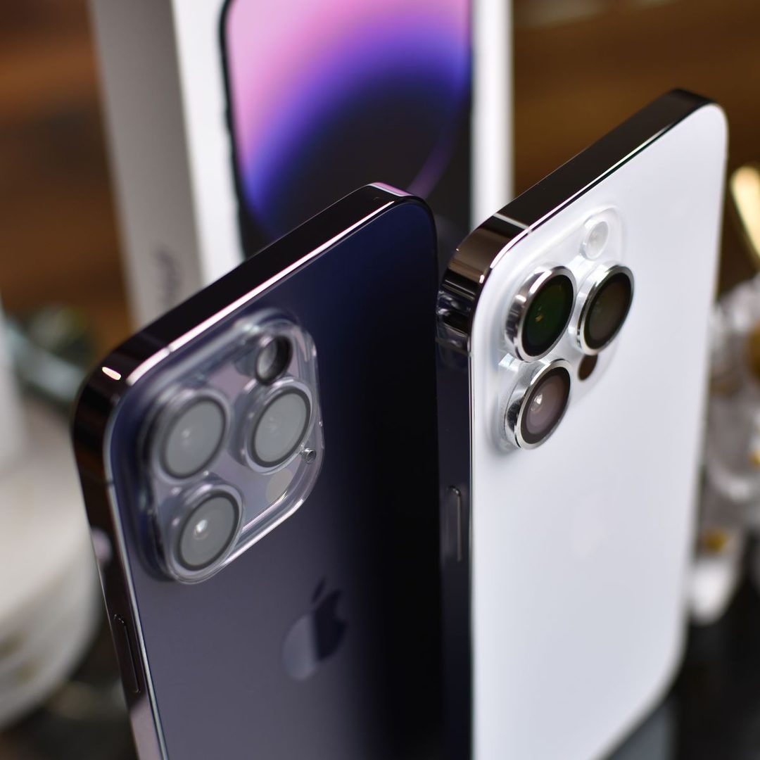 Kutusuyla birlikte güncel model akıllı telefonlar